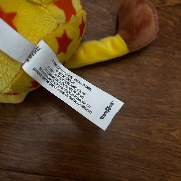 TOYS R US 2015 Geoffrey Giraffe Plush 17” - Picture 5 of 7